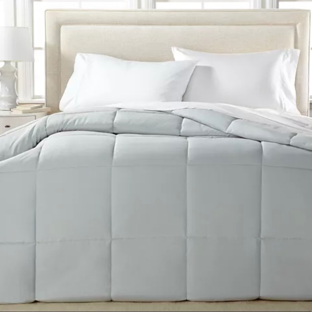 Royal Luxe Lightweight Microfiber Color Down Alternative Full/Queen Comforter